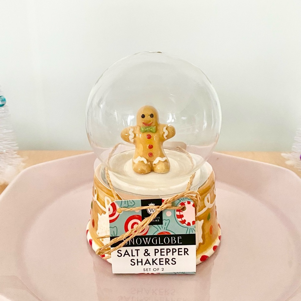 🎀Unique Gingerbread Man Salt & Pepper Shakers 🎀